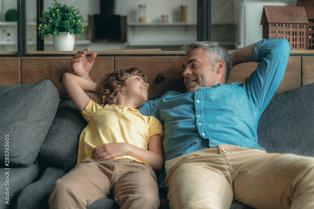 Wall mural Mature father spending day together with little son