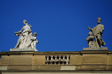 Obraz premium Dachfirst vom Neuen Schloss in Stuttgart