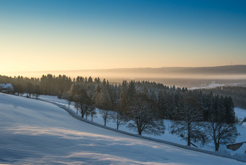 Fototapeta na wymiar Winterurlaub und Wandern in Lenzkirch im Schwarzwald bei Schnee