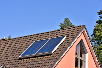 Flachkollektoren zur solaren Warmwassererzeugung