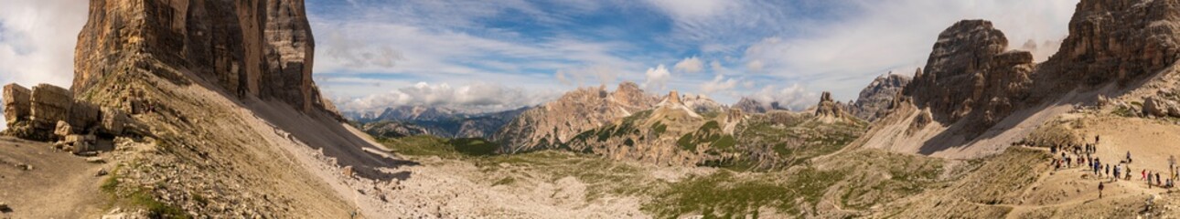 Die Drei Zinnen Panorama in den Sextner Dolomiten in Südtirol Italien