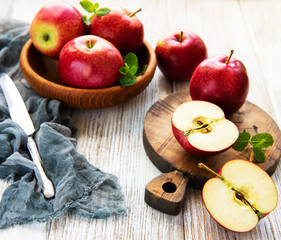 Bowl with red apples