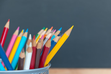 Fototapeta premium Back to school background with color pencils