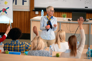 teacher in university discussion with students.