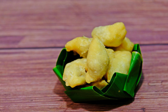 an Klib, Fried chicken dumplings in banana leaf bowl on wooden table.