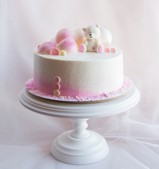 biscuit cake with bear