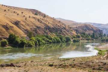 Fototapeta na wymiar Scenic view of the Tigris Valley and the surrounding mountains near the town of Hasankeyf, Turkey, Batman Province