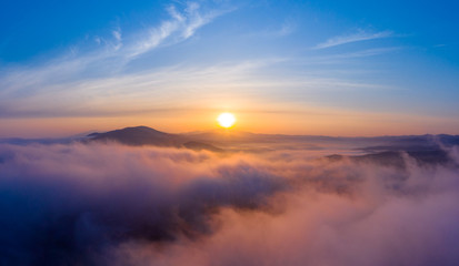 Obraz premium Dawn over the sea and mountains in the Primorsky Territory, Russia