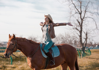 Obraz premium Woman sitting horse. Day. Competition.