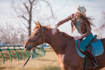 Woman sitting  horse. Day. Competition.