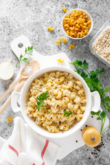 Makaroni po-flotski. Boiled pasta in navy-style with ground chicken meat and fried onions