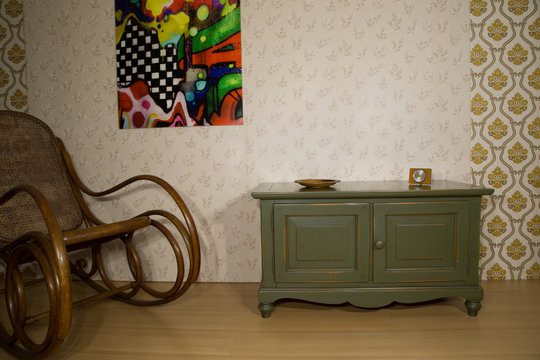 Art D&egrave;co M&ouml;bel antiker Schaukelstuhl & antikisierter Schrank, Art D&egrave;co furniture antique rocking chair & antique cabinet