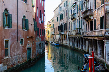 Obraz na płótnie Canvas Venezia (Venice), Italy. 2 February 2018. Gondolas and boats on the rivers of Venice.