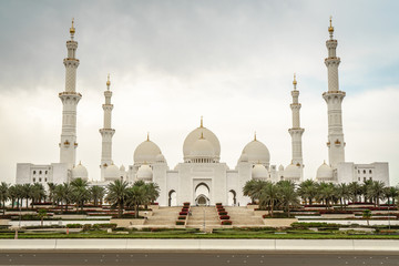 Fototapeta na wymiar Sheik Zayed Mosque in Abu Dhabi, UAE
