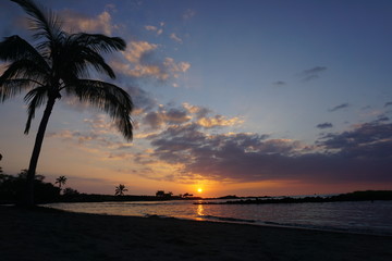 Fototapeta na wymiar hawai - Big Island - sunset - coucher de soleil - Parc historique national de Kaloko-Honokōhau