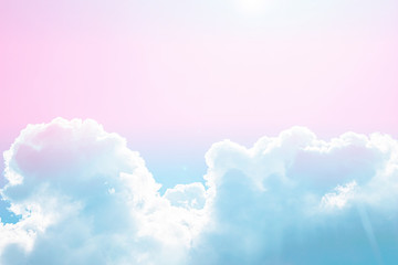 Fototapety  Różowo-niebieski pastelowy kolor niebo i białe chmury na zewnątrz piękne tło na lato.