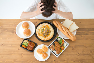食べる女性