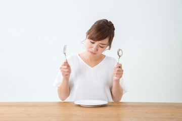 食べる女性