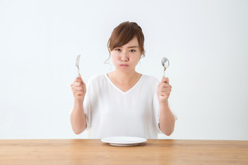 食べる女性