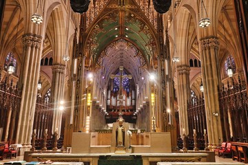 Navata centrale della cattedrale di San Patrizio, New York City