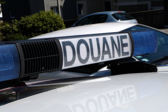 Gyrophare d'un v&eacute;hicule de la douane en gros plan