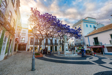 Praca Luis de Camoes with the First World War memorial in the centre, Lagos, Algarve, Portugal, Europe