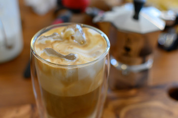 アイスカプチーノ。二重の耐熱グラス