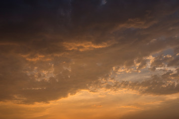 Obraz premium Evening sky with colorful rain clouds