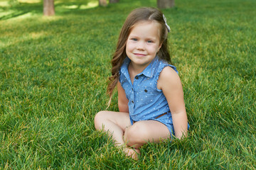 Fototapeta premium girl in the park on the grass