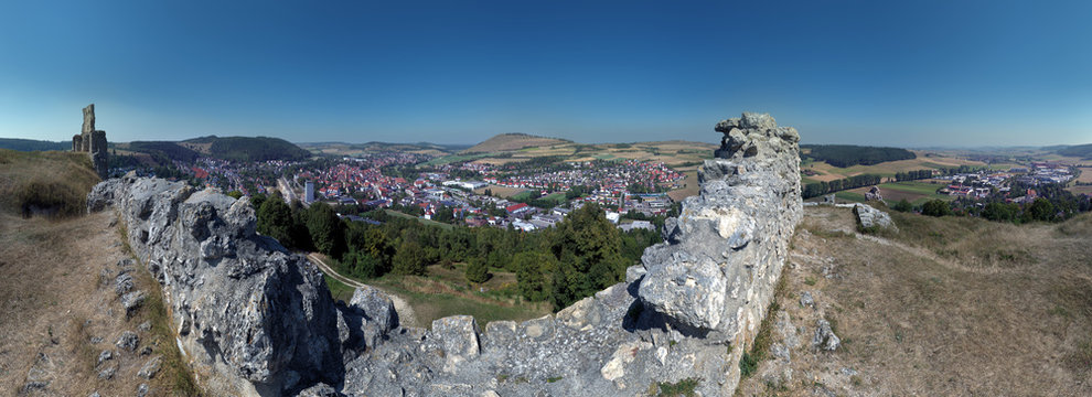 Stadt Bopfingen, der Ipf und das Ries von der Ruine Flochberg