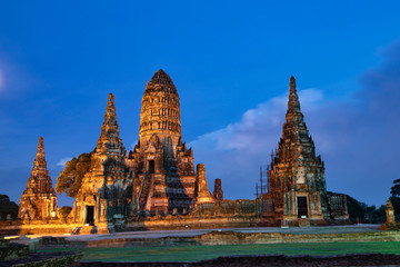 Fototapeta premium Wat Chaiwatthanaram temple in Ayuthaya Historical Park, a UNESCO world heritage site in Thailand