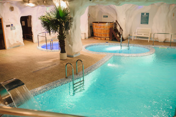 Obraz na płótnie Canvas the interior of the aquazone in a spa salon: swimming pool and a janapese tube