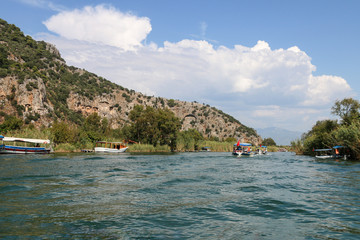 Fototapeta premium Boat tour on the river - dalyan iztuzu beach