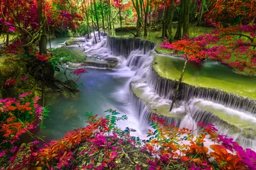 Fototapete Wasserfälle erstaunlich von huay mae kamin wasserfall im bunten herbstwald in kanchanaburi, thailand  © Meawstory15Studio
