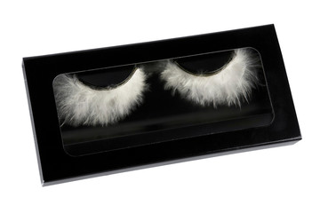 Feather eye lashes in black container