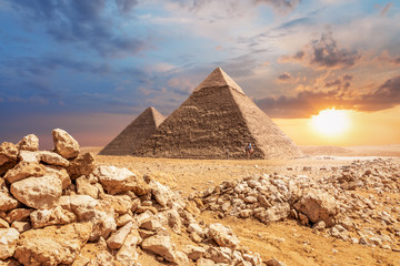 Fototapeta na wymiar Desert sunset, beautiful view of the Pyramids of Giza