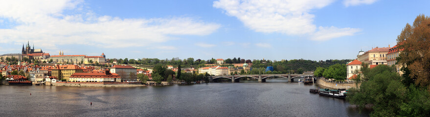 Obraz premium Beautiful panoramic view on Vltava river, and old town of Prague from Charles bridge. 