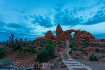 Wide angle sunrise path to Turret Arch © Thomas
