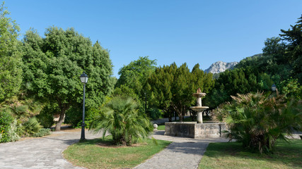 Fototapeta na wymiar the fountain in the courtyard of the monastery of lluc in Mallorca