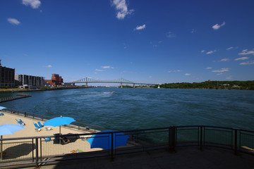 Montr&eacute;al, le pont Jacques Cartier