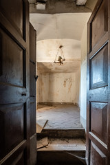 Fototapeta na wymiar interior of an old and empty house
