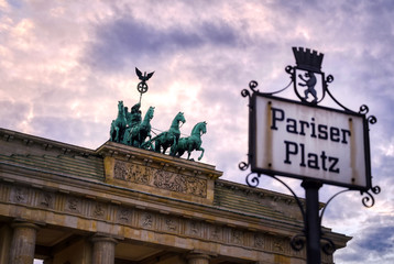 Fototapeta premium The Brandenburg Gate located in Pariser Platz in the city of Berlin, Germany.