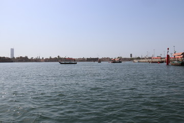 Fototapeta na wymiar Bras de mer à Dubaï, Émirats arabes unis 