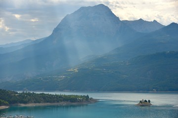 Lac de Serre-Ponçon (Hautes-Alpes)