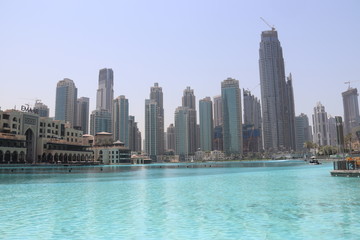 Fototapeta na wymiar Lac artificielle à Dubaï, Émirats arabes unis 