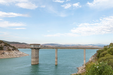 Obraz premium Embalse de Guadalcacín en la provincia de Cádiz, Andalucía, España.
