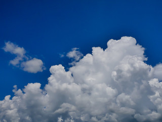 Fototapeta na wymiar Sky and white clouds