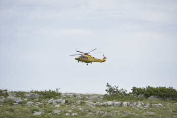 elicottero della protezione civile durante una esercitazione