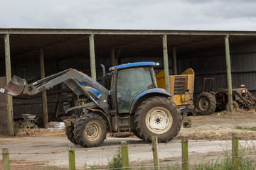 Obraz premium Farm tractor on the farm in rural countryside