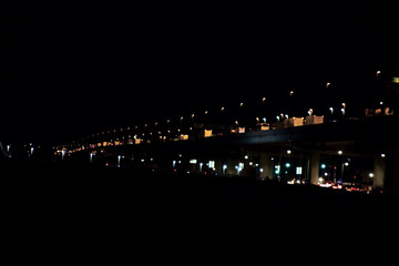 遠くに霞む夜の鉄橋遠景